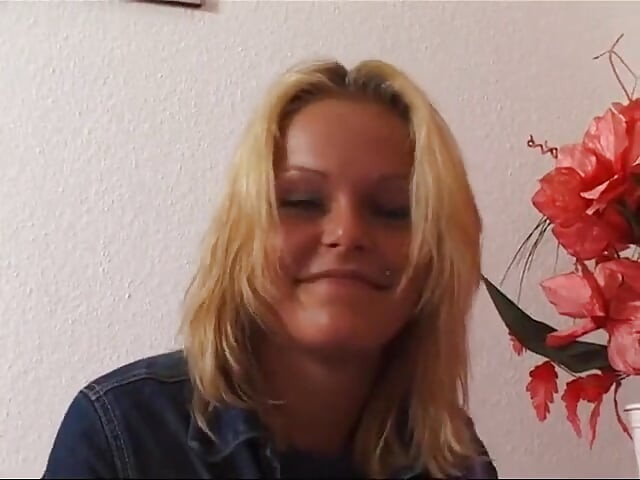 Monika 26, prima audiție