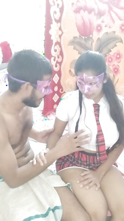 Mere boyfriend bathroom me naha raha tha usko maine dekh liya to usne muje chod diya