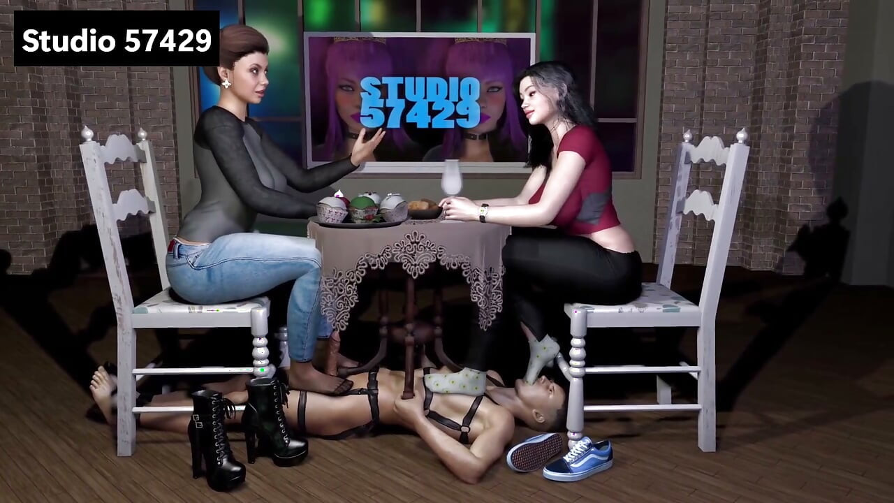 Debaixo da mesa, meias bdsm engasgando com os pés