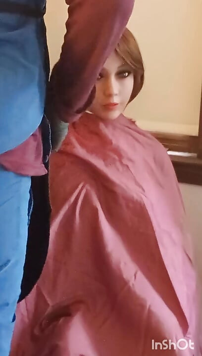 Lindsey gets a pixie cut