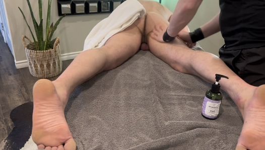 Horny dad gets seduced and fucked by new masseur.