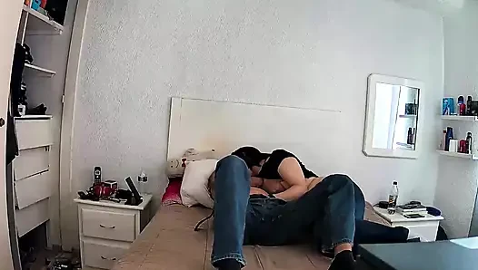 Моя соседка хочет, чтобы я забеременела