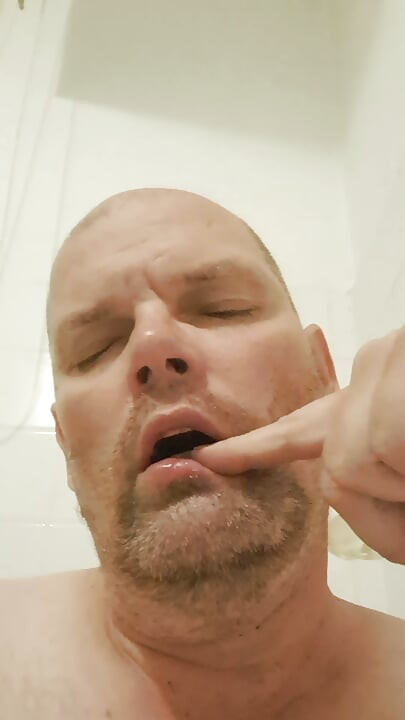 Bitchen är tillbaka för er sötnosar.