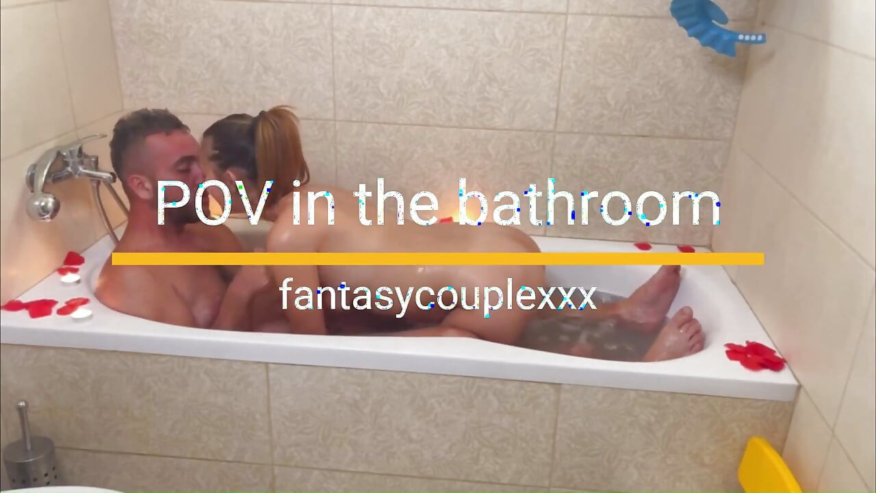 POV. Mamada en cuarto de baño Leche en la boca