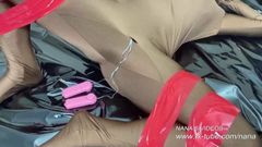 Zentai self bondage - masturbação com vibrador duplo