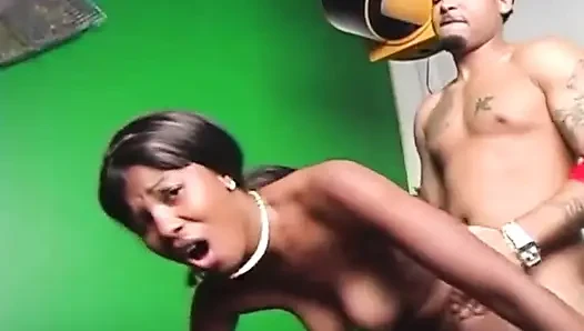Schwarzer sex, muschi lecken, ficken ... sperma im gesicht