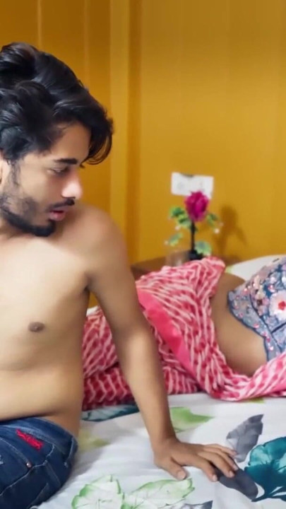 Neighbor calls bhabhi home and has sex with her sexy bhabhi Hard Fucking With Hindi Audio | Clip 2