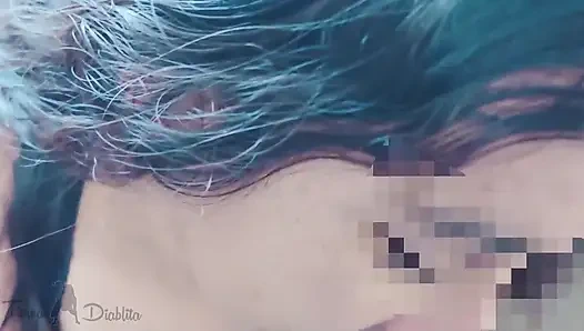 什么美丽的奶子! 热辣的年轻邻居会激起你的胃口