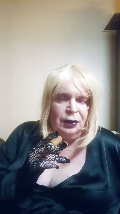 BBW TV talks about doing a smokey blow job but with a cigar