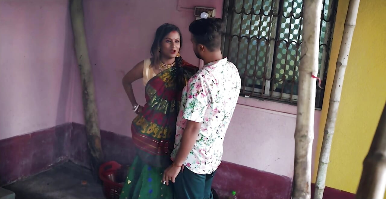 Step son ke samne hi uski step mother ko chod diya