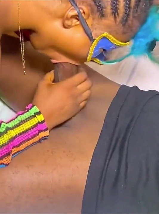 Melhores amigas que não podem se segurar até se conhecerem.