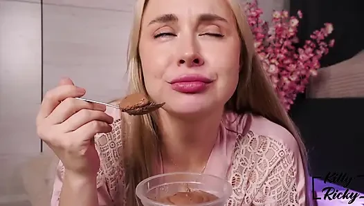 Kek yiyorum