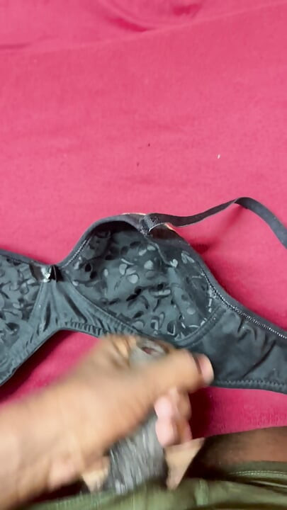 Сниман в сутиен