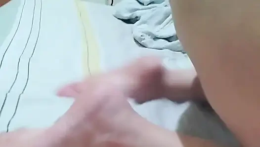 Mein nachbar bietet mir eine massage an und fickt am ende meinen arsch