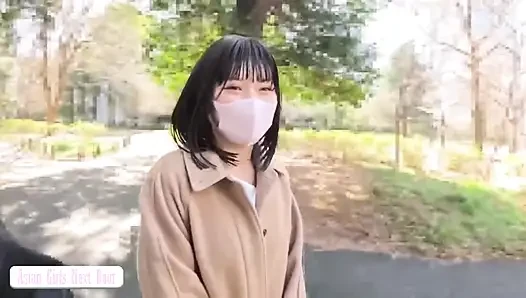 Sesi pemotretan pertama sama cewek cantik yang bahkan muncul di iklan untuk merek global pertama