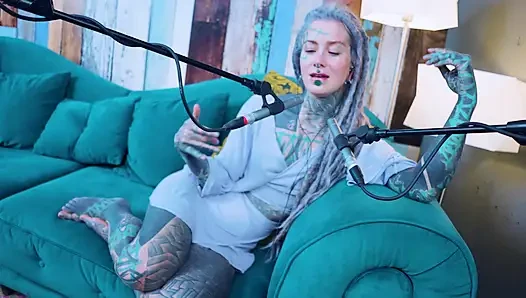 Aku berbicara tentang O - overcome - asmr podcast sfw berbicara dengan model tato gimbal gotik
