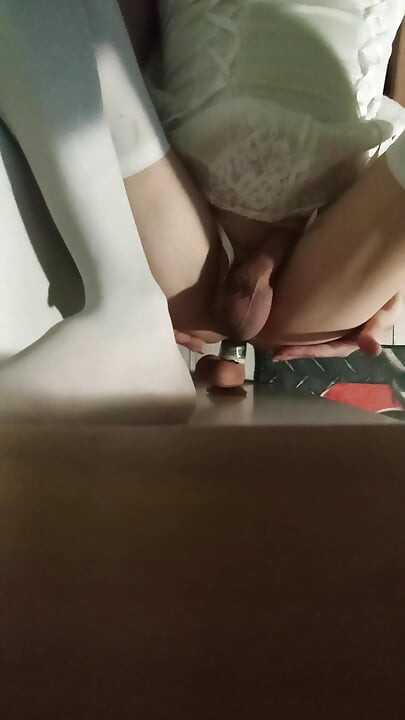 Krátká masturbace s robertkem v zadku