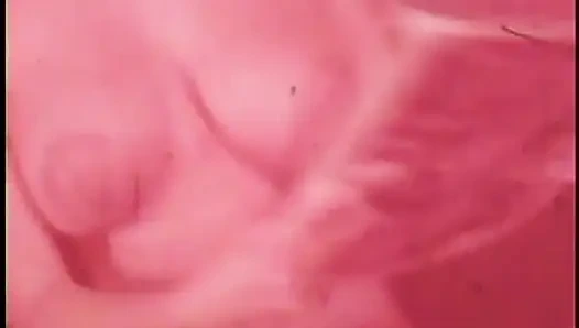 Чувственное раздевание горячих винтажных милф