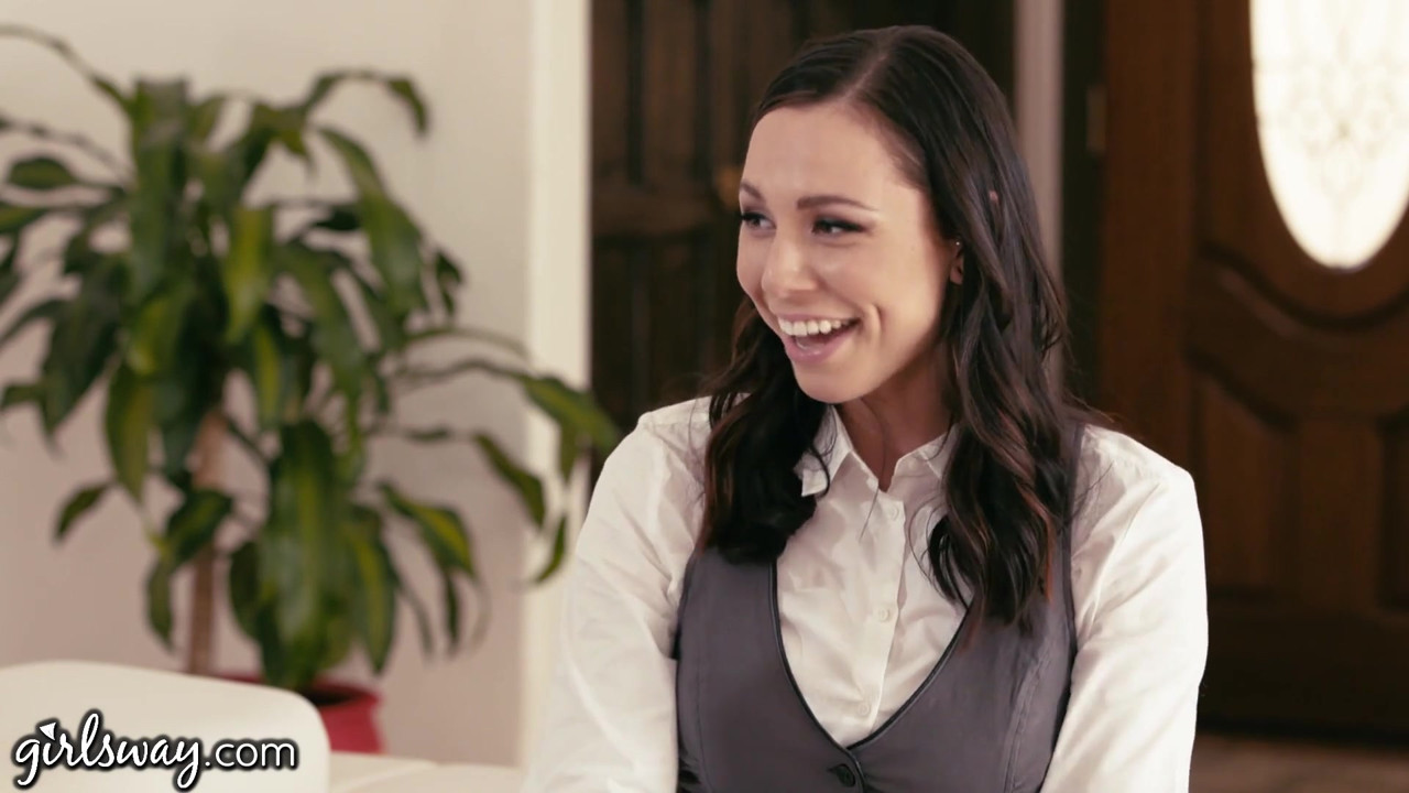 Girlsway熟女レズビアンギフトエイドラ・フォックス・パワースーツ