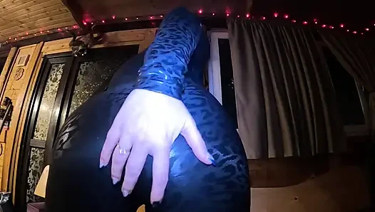 Vampir joi dominan - gooning whispers, spit & obedience