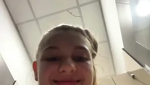 Jucielussie do public show in the gym