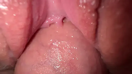 Son derece yakın çekim sıkı genç amcığı sikiyor