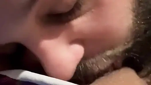 Отчим лижет мою хорошенькую киску