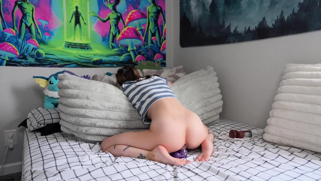 18yo Masturbation in Bed