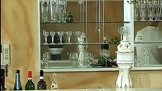 Mira in LA SIGNORA DEGLI UCCELLI scene 04