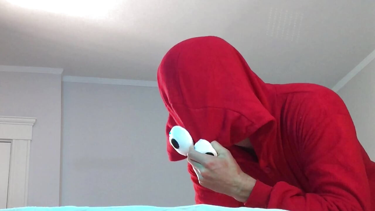 Elmo the Savage Giving Tgirl Baggage
