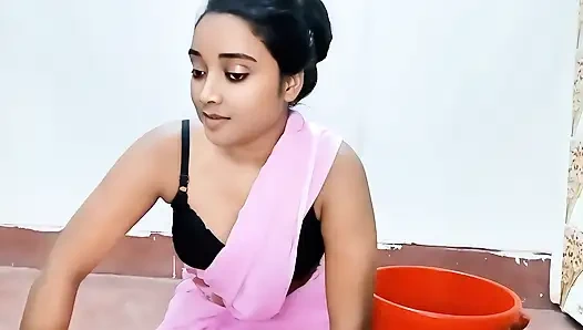 Крошечной бангладешской горничной уничтожает ее тугую киску большой хуй босса