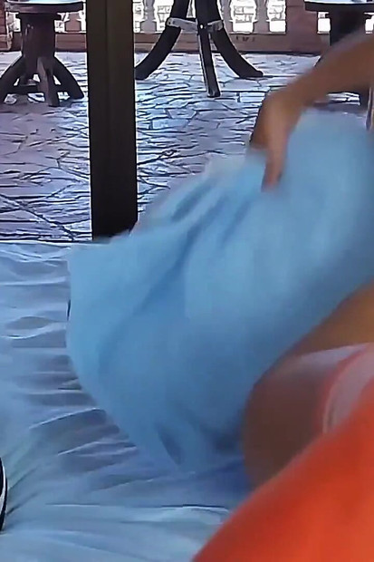 Bu kızlar eğlenebilir! Lezbiyen takma yarakla çifte fışkırtana kadar sikişiyor