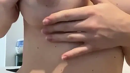 Я не ожидала, что это произойдет, когда начала тереть мои соски