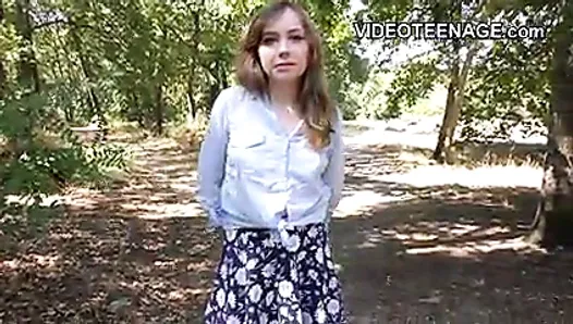 La adolescente fira hace su primer casting porno