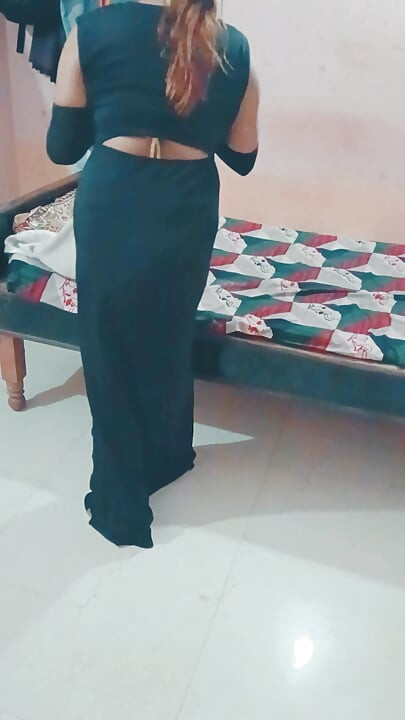 Today Riya Bhabhi got in the mood to have sex after seeing her bath.