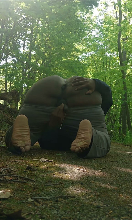 Risky exposed public cumshot