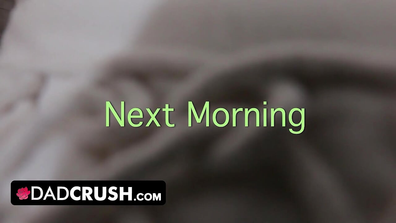 Dadcrush - número equivocado! Hijastra cachonda envía a su padrastro desnudos por error y lo hace correrse