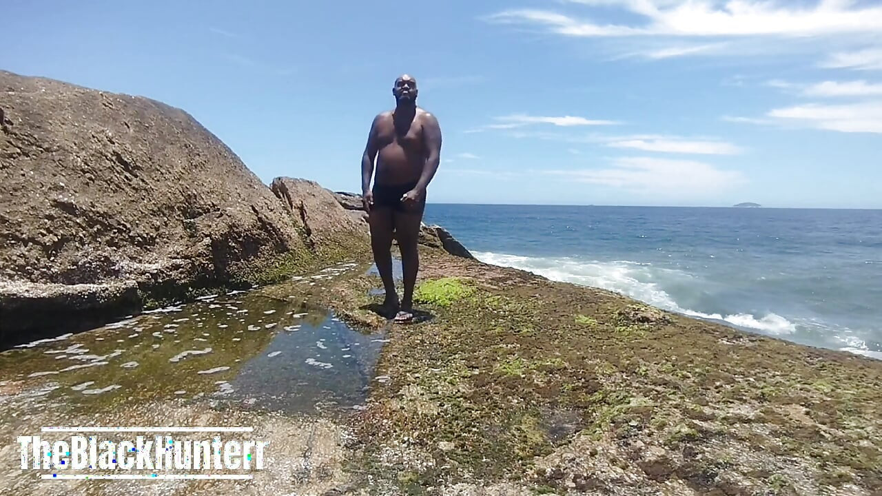 Sunčam moje dlakavo telo i gg na Apoador-inom kamenu u Rj