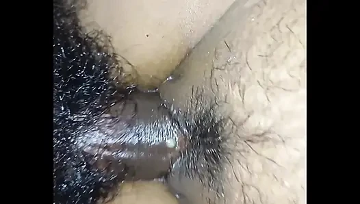 Padosan bhabhi ke chut chatkar pani nikal diya