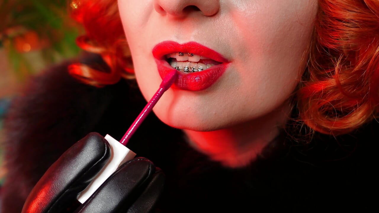Lipstick fetish video - lady in fur close ups