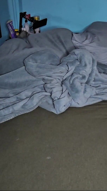 Kiefer-fallender moment von "stiefbrud hat meinen freund neben mir im bett gefickt"