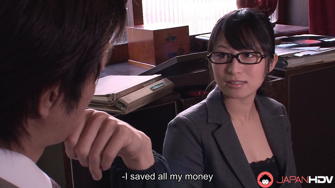 日本办公室女士nana kunimi在办公室里吮吸鸡巴，无码。