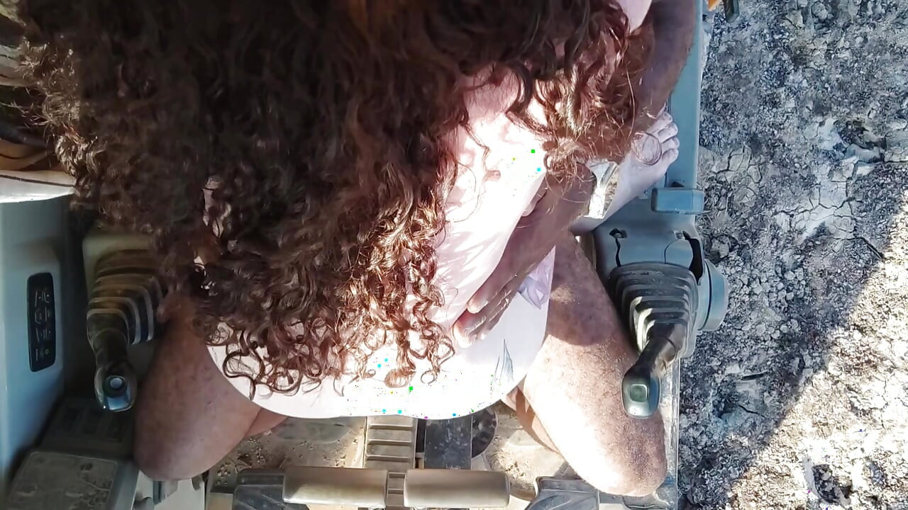 I HAVE A FETISH FOR HEAVY MACHINERY OPERATOR NOT RESISTING AND I WENT TO HIM WITHOUT A CONDOM