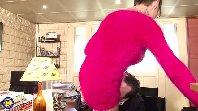 Matures suck and fuck lucky dudes