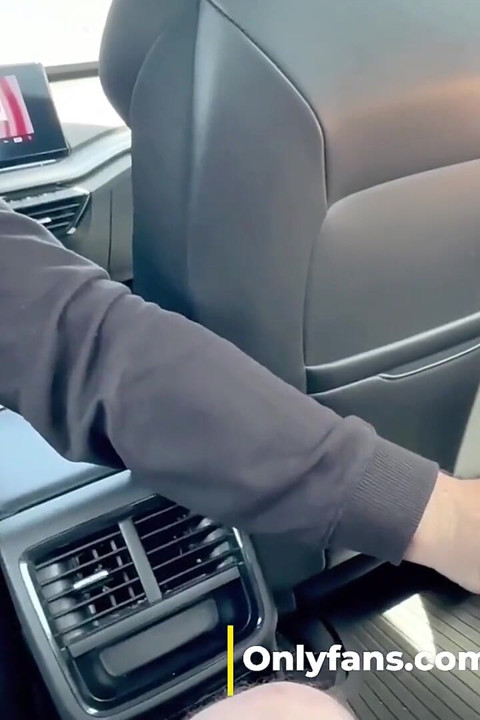 Wife Pays Taxi with a Blowjob. Taxi Driver Ejaculates in the Mouth While the Husband Watches. Wife Flash and Seduce in a Taxi