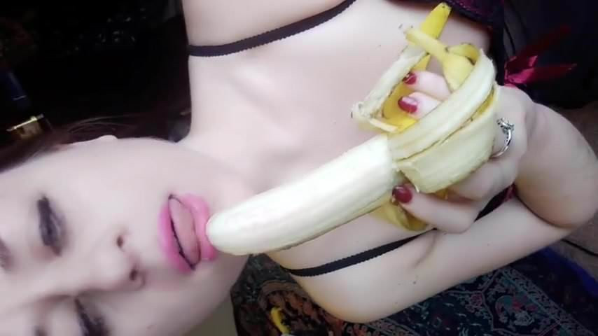 hmm a banana mmm