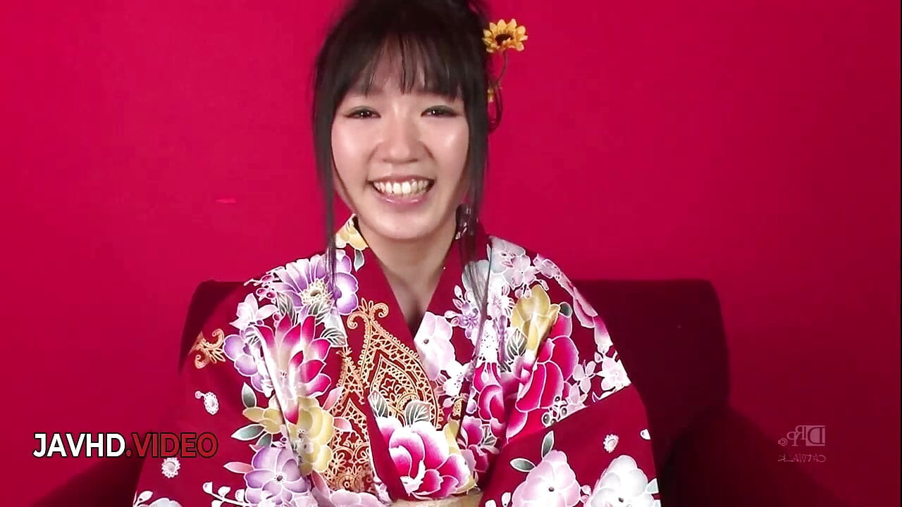 Chiharus sexede kimono-forførelse slutter med ekstatisk asiatisk creampie-trekant