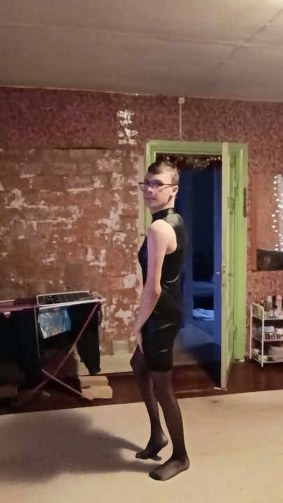 Sissy pljeska svoju guzu