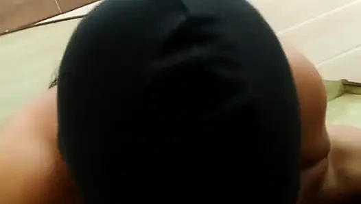 Evli kadın ağzına boşalana kadar ilk kez yarak emiyor