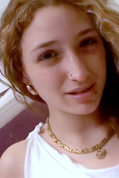 Monica Ledesma: gagică spaniolă cu țâțe mici goală pe pat